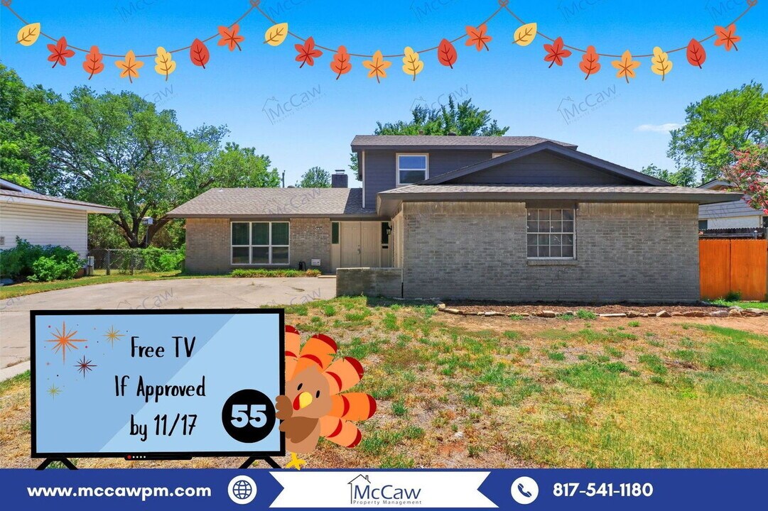 737 Willow St in Hurst, TX - Building Photo