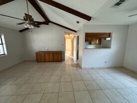 1821 Norma Ln in Edinburg, TX - Building Photo