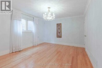 14 Canterbury Crescent in Toronto, ON - Building Photo - Building Photo