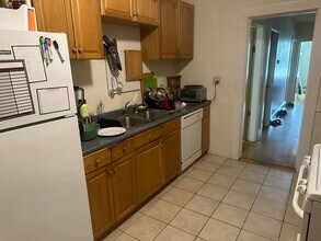 74 Prentiss St, Unit 2 in Watertown, MA - Foto de edificio - Building Photo