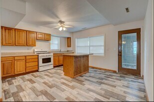 208 W Main St in Dunkerton, IA - Building Photo