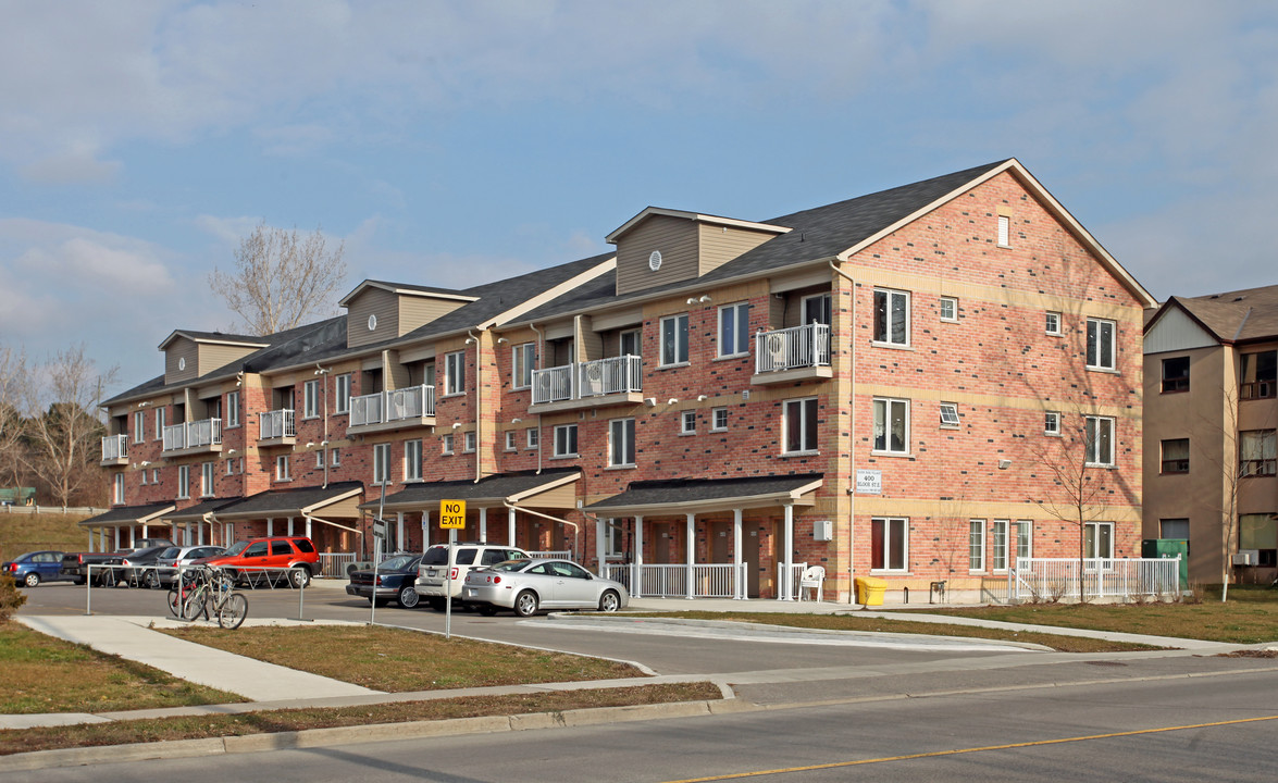 Bloor Park Village in Oshawa, ON - Building Photo