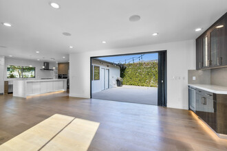 3702 Willowcrest Ave in Studio City, CA - Building Photo - Building Photo