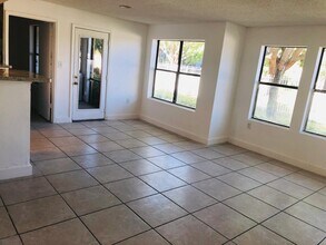 10501 SW 155th Ct, Unit 1115 in Miami, FL - Foto de edificio - Building Photo