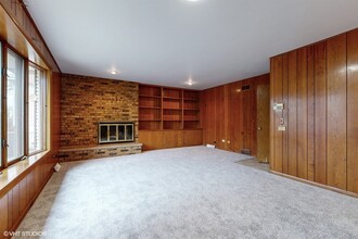 1222 Glenn Ln in Mount Prospect, IL - Building Photo - Building Photo