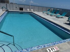 400 N Surf Rd, Unit 701 in Hollywood, FL - Building Photo