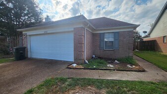2232 Lake Springs Ln in Memphis, TN - Building Photo