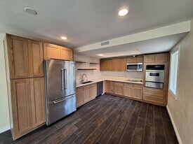 2305 Rockefeller Ln in Redondo Beach, CA - Building Photo