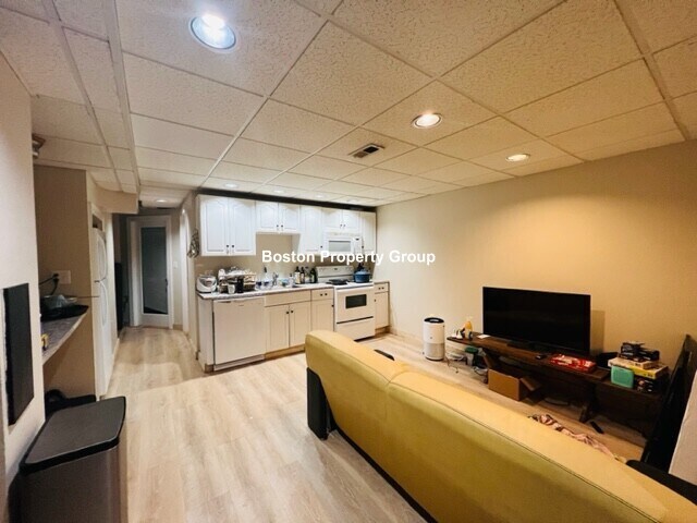 1693 Beacon St in Brookline, MA - Building Photo - Building Photo