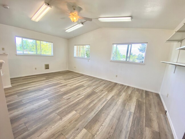 61141 Cabin Ct in Bend, OR - Building Photo - Building Photo