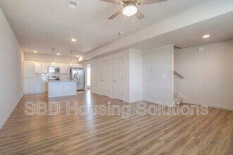 12405 S Parkwood Ln in Lee's Summit, MO - Building Photo - Building Photo