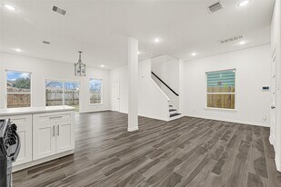 8628 Scott St in Houston, TX - Building Photo