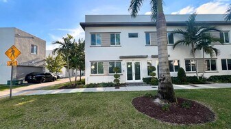 6612 NW 103rd Pkwy in Doral, FL - Building Photo