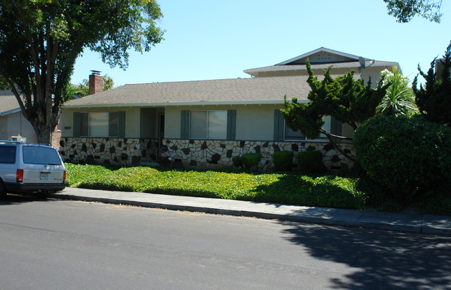 855 Burbank Dr in Santa Clara, CA - Building Photo - Building Photo