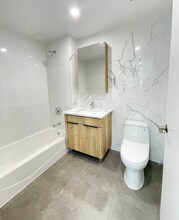 28-09 39th Ave in Queens, NY - Building Photo - Building Photo