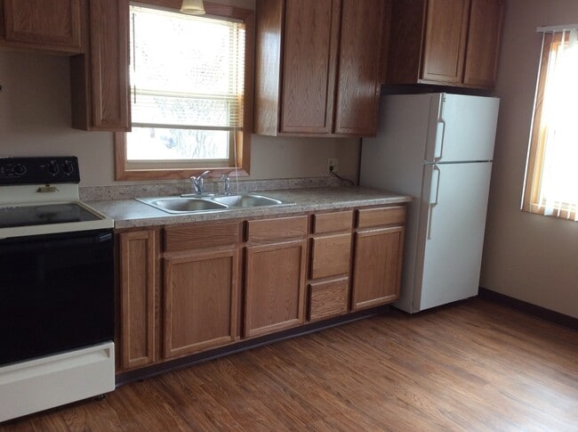 11 4th St E in Dickinson, ND - Building Photo - Building Photo