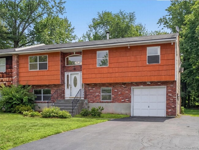 14 Michele Ct in Spring Valley, NY - Building Photo - Building Photo