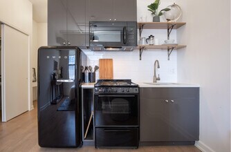 311 W Erie St in Chicago, IL - Foto de edificio - Building Photo