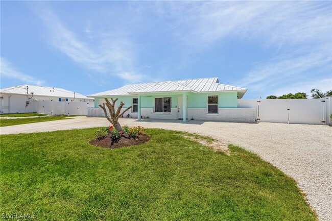 property at 12139 Matlacha Blvd