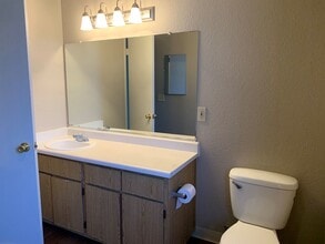 White Willow Glen Apartments in Sacramento, CA - Building Photo - Building Photo