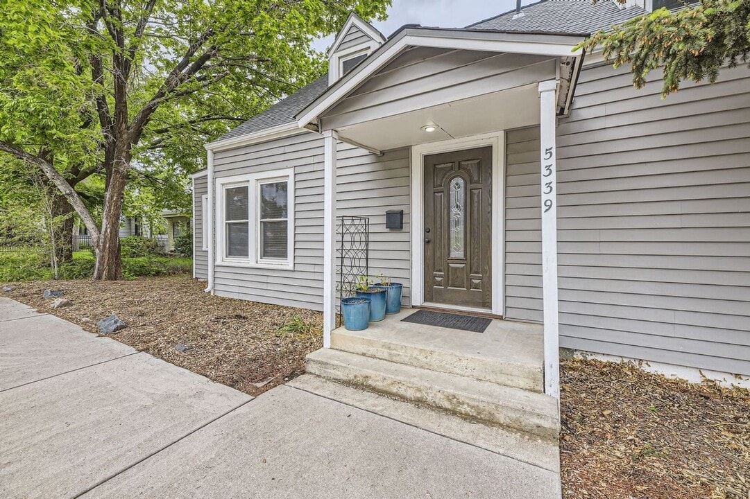 5339 S Windermere St in Littleton, CO - Building Photo