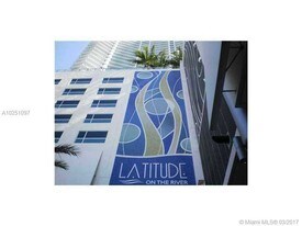 185 SW 7th St, Unit 2306 in Miami, FL - Building Photo
