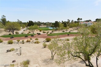 7645 Rolling View Dr in Las Vegas, NV - Building Photo - Building Photo