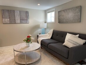 2551 57th Ave SW in Seattle, WA - Foto de edificio - Building Photo