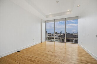 2727 Kirby Dr in Houston, TX - Foto de edificio - Building Photo