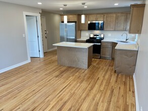 6648 W Devon Ave in Chicago, IL - Building Photo - Building Photo