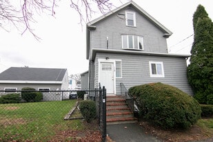 118 Vine St, Unit 2 in Saugus, MA - Building Photo