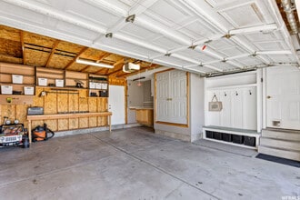 1058 Aberdeen Cir in Farmington, UT - Building Photo - Building Photo