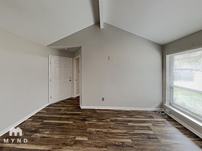 939 N Pleasant Woods Dr in Dallas, TX - Building Photo - Building Photo