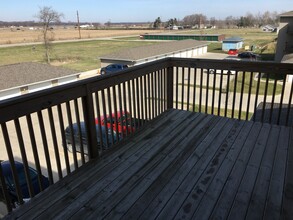 131 Aspen Ln, Unit 8 in Hills, IA - Building Photo - Building Photo