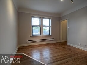 2315 N Rockwell St, Unit 2321-3C in Chicago, IL - Foto de edificio - Building Photo