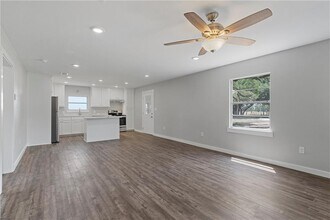 198 County Rd 483 in Lott, TX - Building Photo - Building Photo