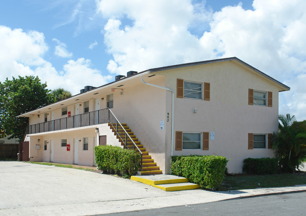 Lake Worth Condo Apartments in Lake Worth, FL - Building Photo