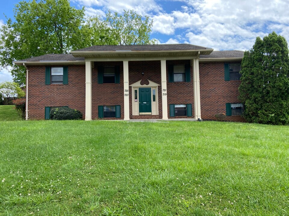 721 Bethany Ct in Maryville, TN - Foto de edificio