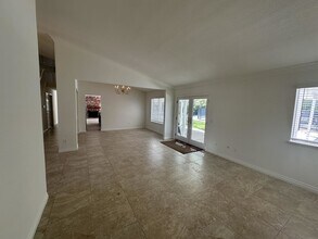 351 Peaceful Ct in Simi Valley, CA - Building Photo - Building Photo