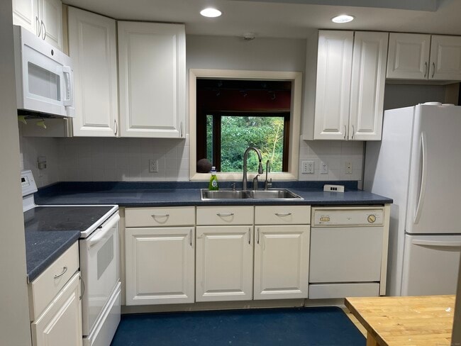 5 Inwood Ln in Westport, CT - Building Photo - Building Photo