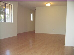 853-861 N Raymond Ave in Pasadena, CA - Foto de edificio - Building Photo
