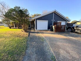 2200 Bahama Rd in Austin, TX - Building Photo