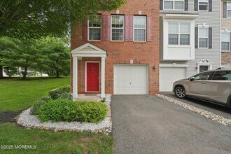 102 Warbler Way in Freehold, NJ - Building Photo - Building Photo