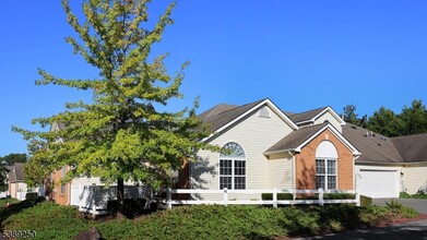 42 Chandler Ct in Hillsborough Township, NJ - Building Photo - Building Photo