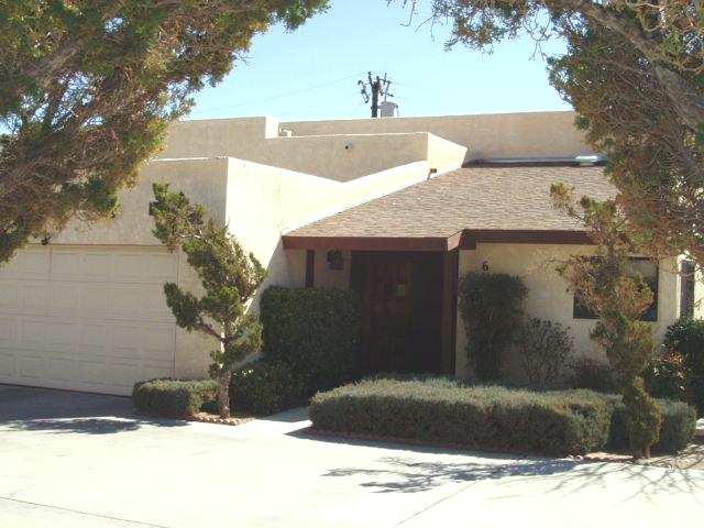 CHEHALIS TOWNHOUSE in Apple Valley, CA - Building Photo