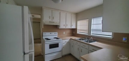 809 N E St in Pensacola, FL - Building Photo - Building Photo