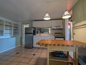 5831 Adelaide Ave in San Diego, CA - Foto de edificio - Building Photo