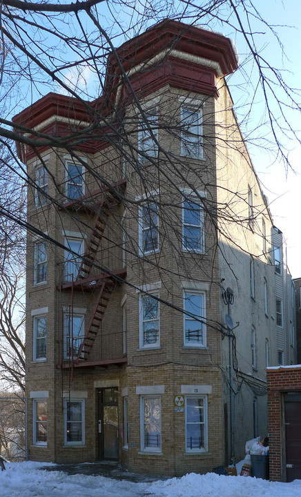 10 Mooney Pl in Yonkers, NY - Building Photo