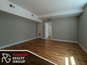 910 W George St, Unit 1 in Chicago, IL - Foto de edificio - Building Photo