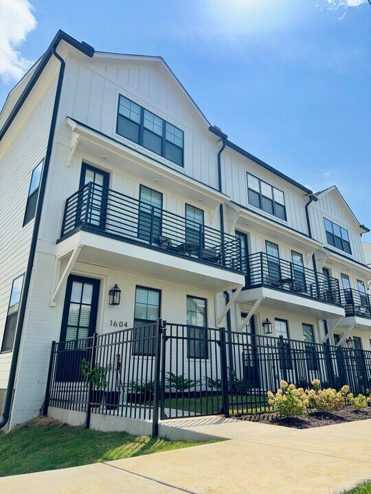 10th and Park in Nashville, TN - Foto de edificio